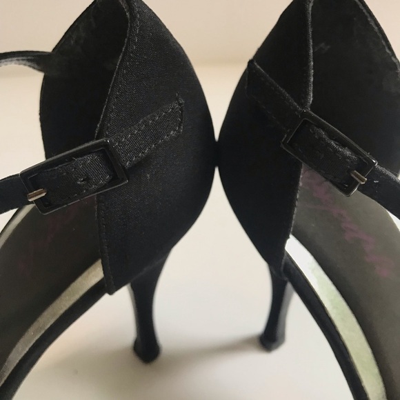 Stuart Weitzman Black Satin Peep Toe Heels Crystal Embellishment T-Strap Sz 5 - Picture 12 of 16